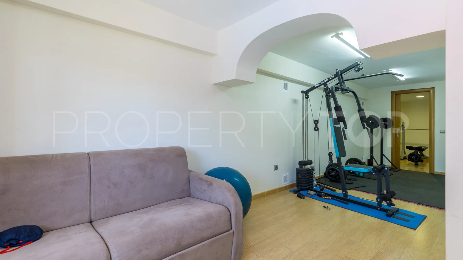 For sale villa with 6 bedrooms in Cerrado Calderón - El Morlaco