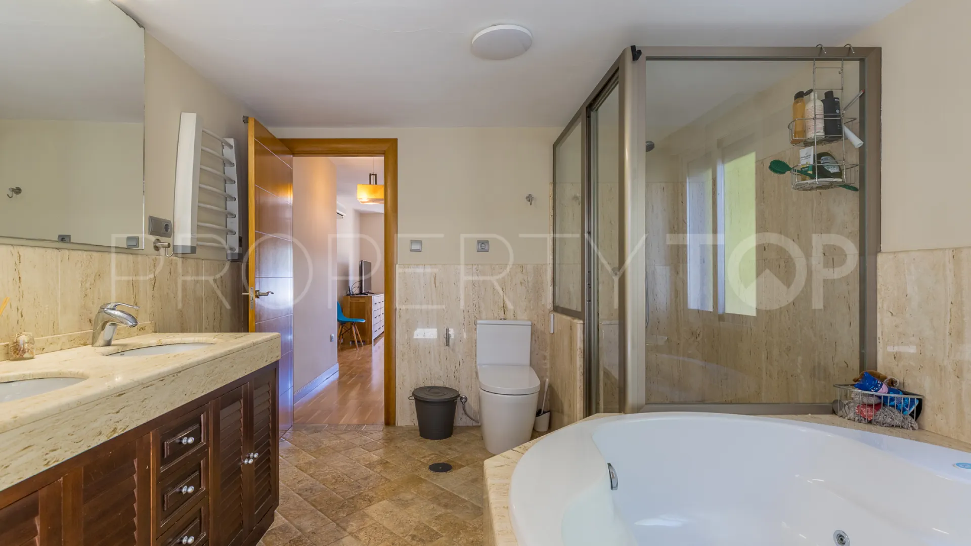 For sale villa with 6 bedrooms in Cerrado Calderón - El Morlaco