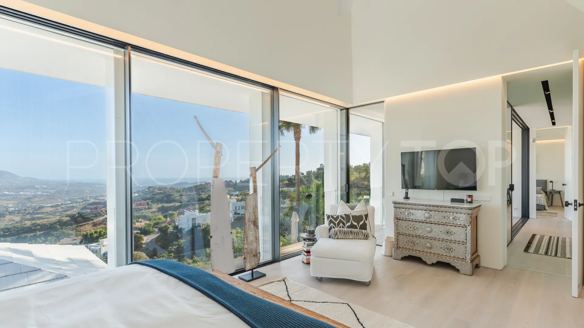Villa for sale in La Mairena with 6 bedrooms