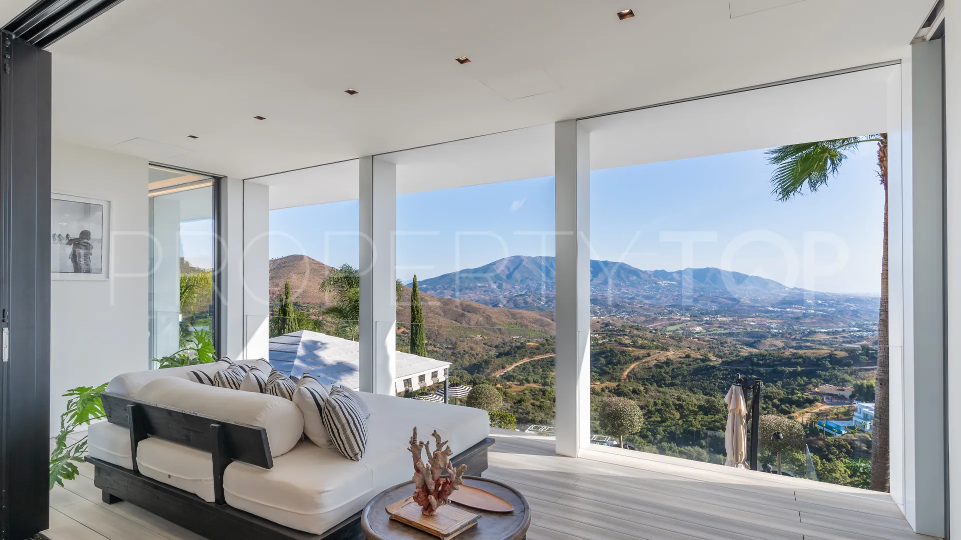 Villa for sale in La Mairena with 6 bedrooms