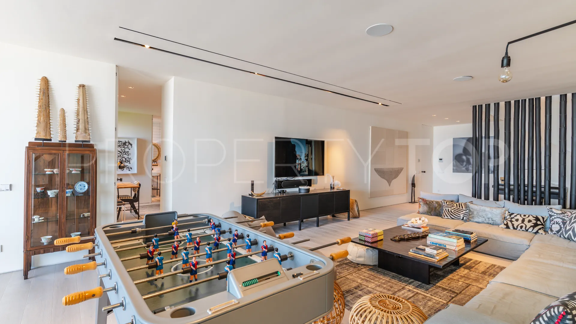 Villa for sale in La Mairena with 6 bedrooms