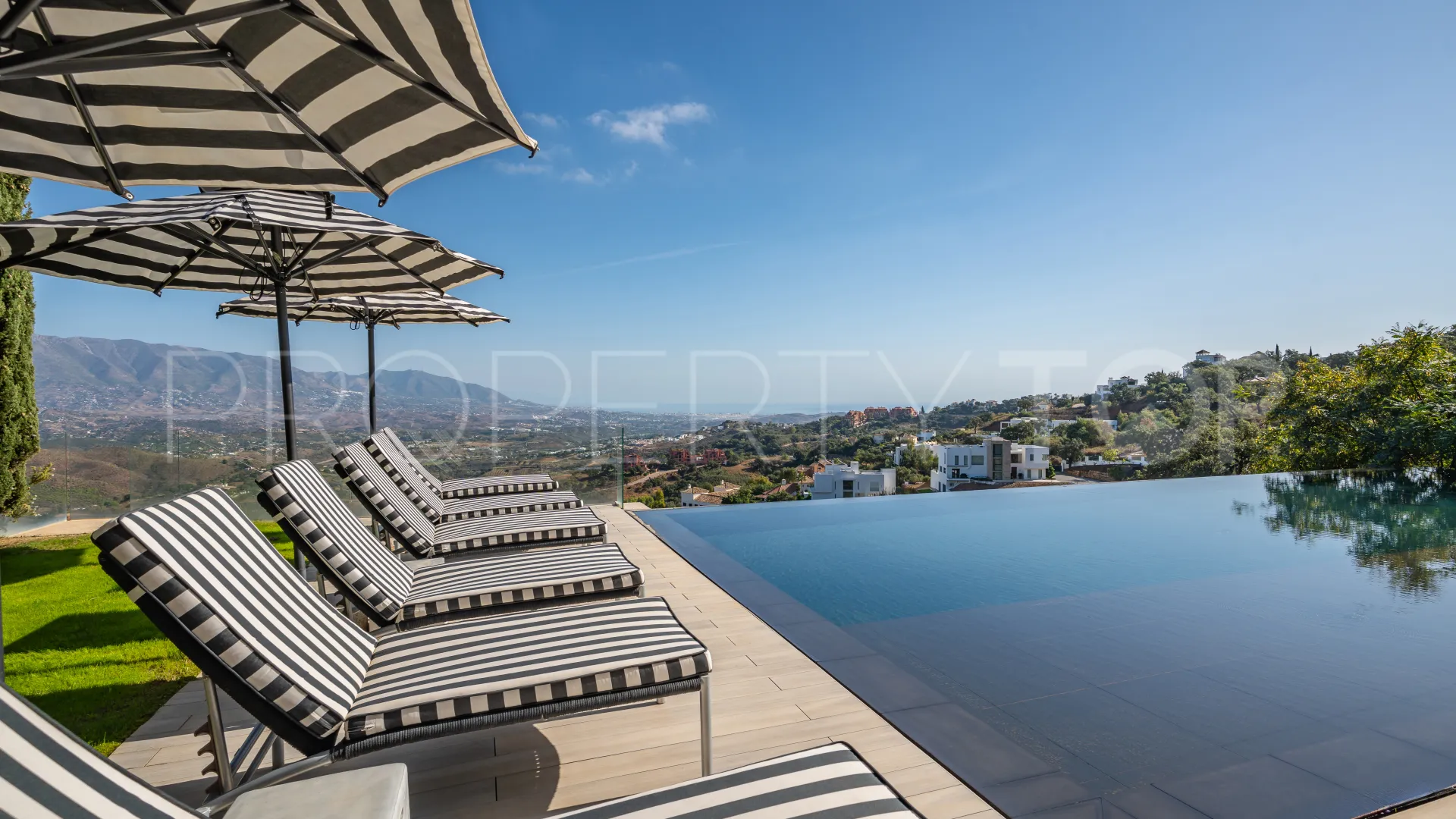Villa for sale in La Mairena with 6 bedrooms