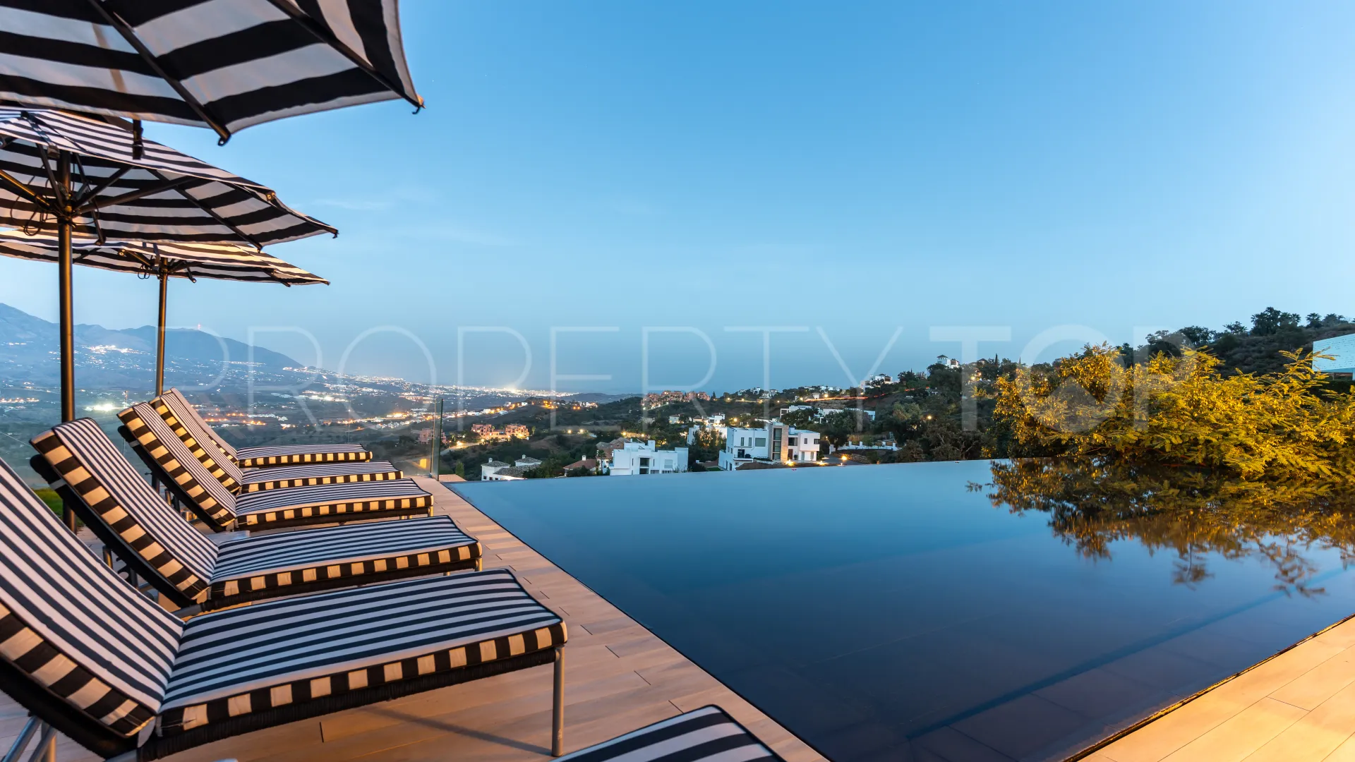 Villa for sale in La Mairena with 6 bedrooms