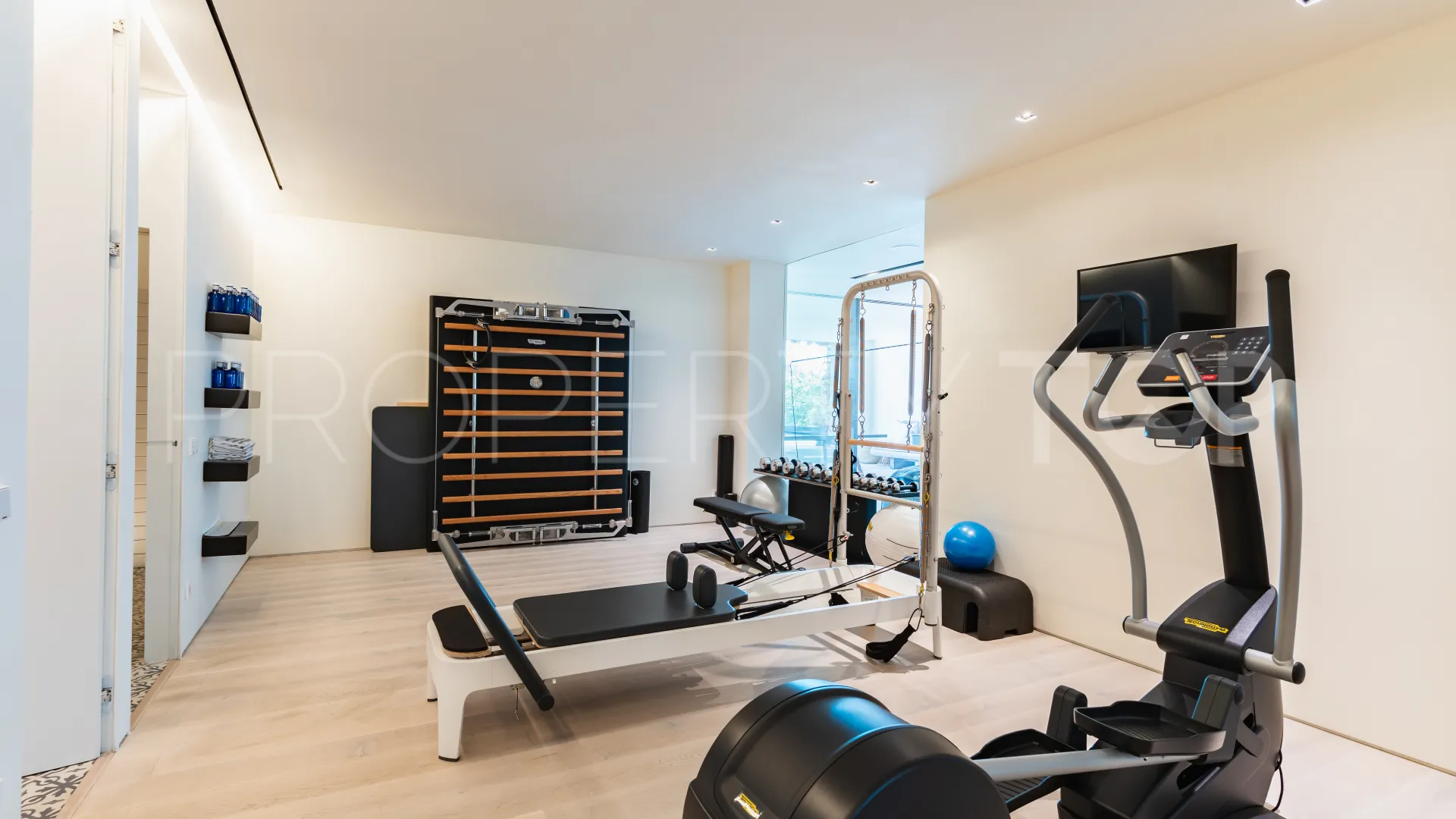 Villa for sale in La Mairena with 6 bedrooms
