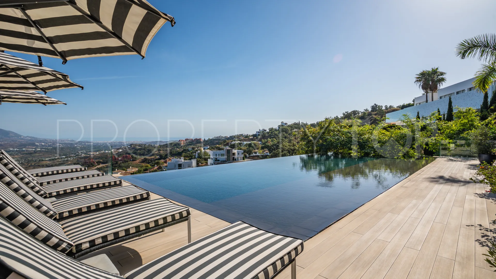Villa for sale in La Mairena with 6 bedrooms