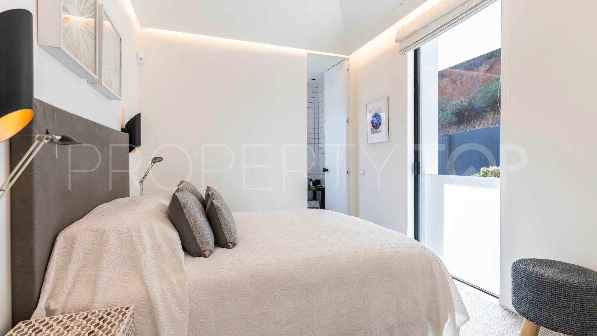 Villa for sale in La Mairena with 6 bedrooms