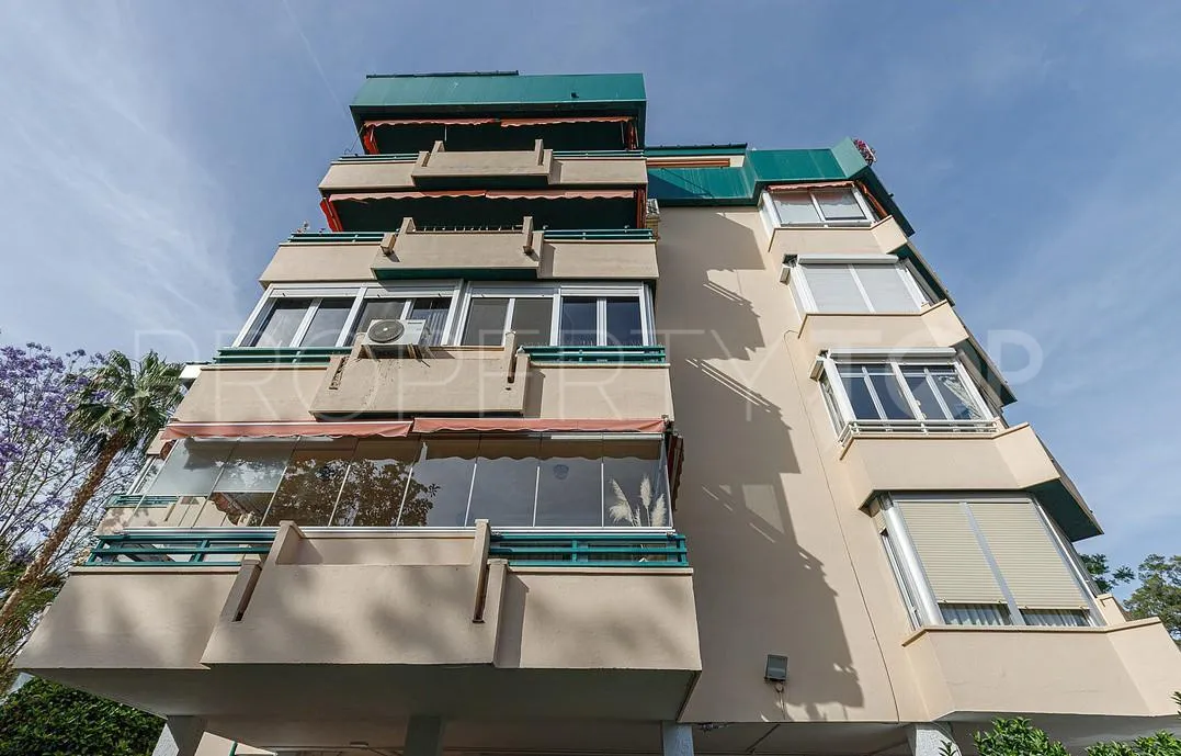 Pedregalejo, apartamento de 5 dormitorios en venta