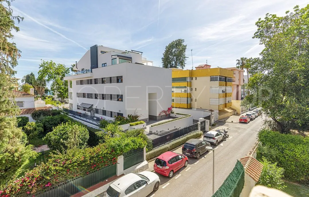 Pedregalejo, apartamento de 5 dormitorios en venta