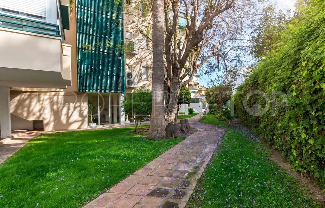 Pedregalejo, apartamento de 5 dormitorios en venta