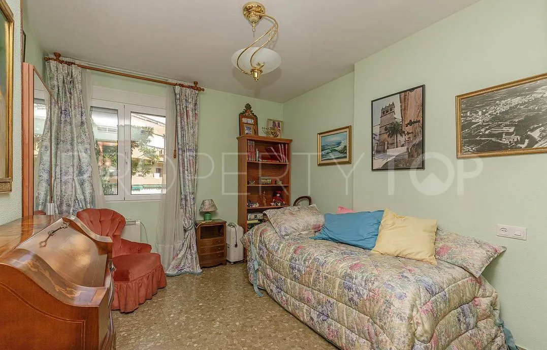 Pedregalejo, apartamento de 5 dormitorios en venta