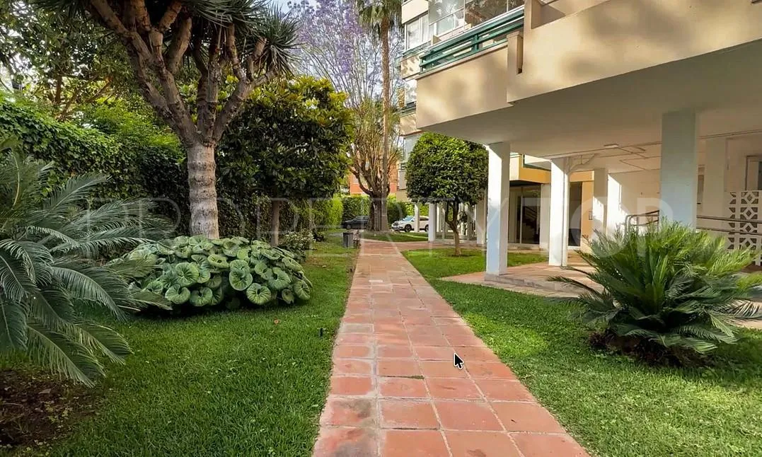 Pedregalejo, apartamento de 5 dormitorios en venta