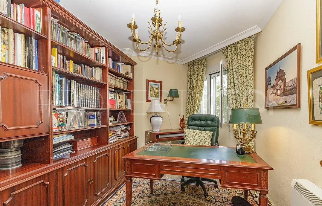 Pedregalejo, apartamento de 5 dormitorios en venta