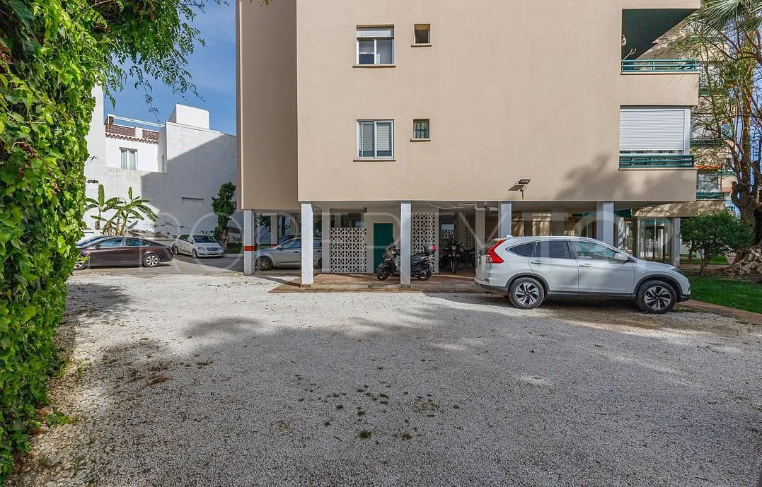 Pedregalejo, apartamento de 5 dormitorios en venta