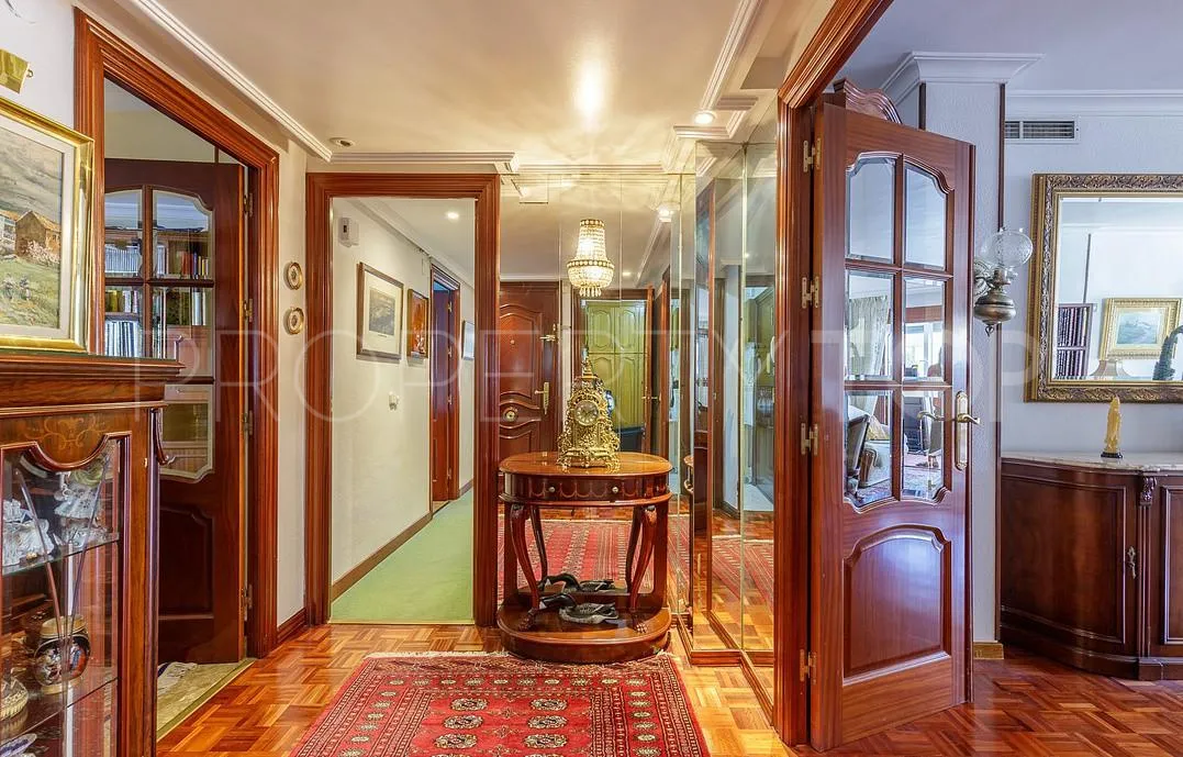 Pedregalejo, apartamento de 5 dormitorios en venta