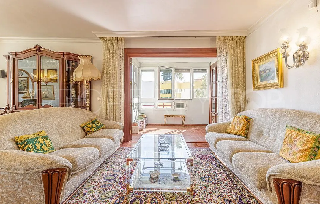 Pedregalejo, apartamento de 5 dormitorios en venta