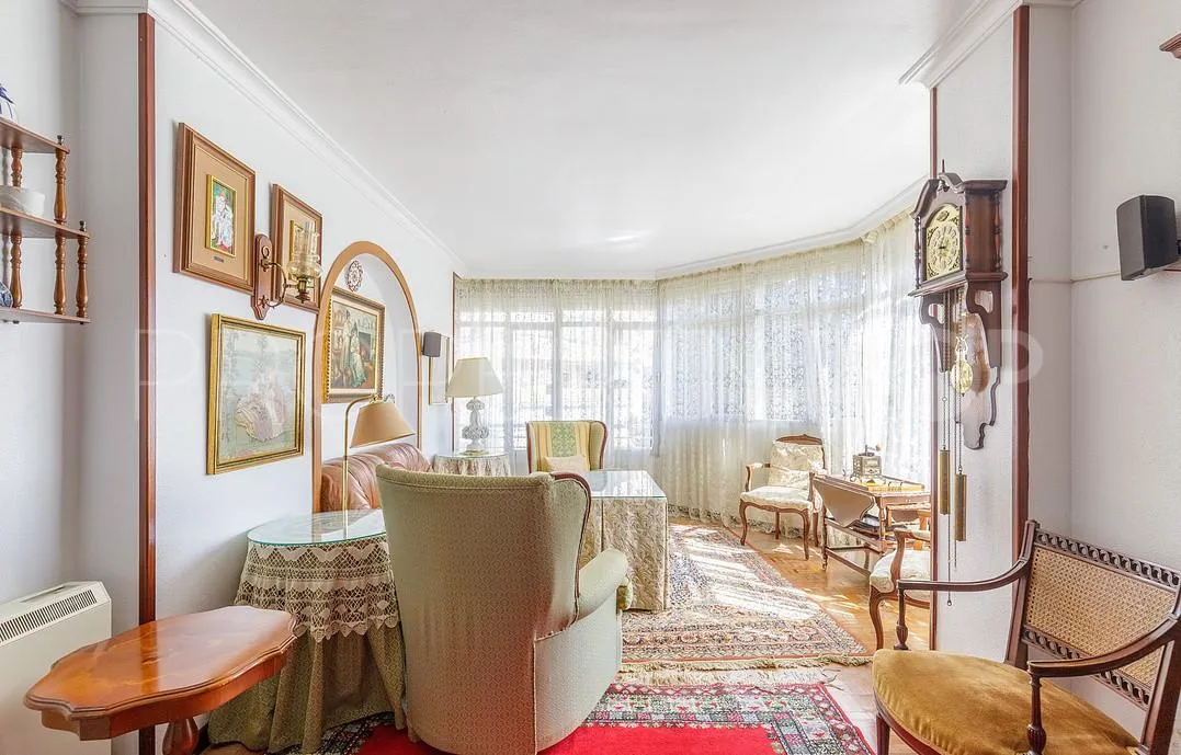 Pedregalejo, apartamento de 5 dormitorios en venta