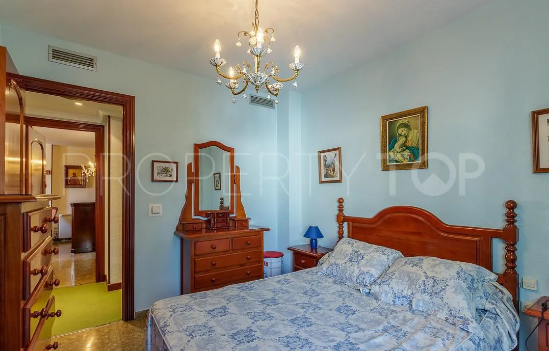Pedregalejo, apartamento de 5 dormitorios en venta