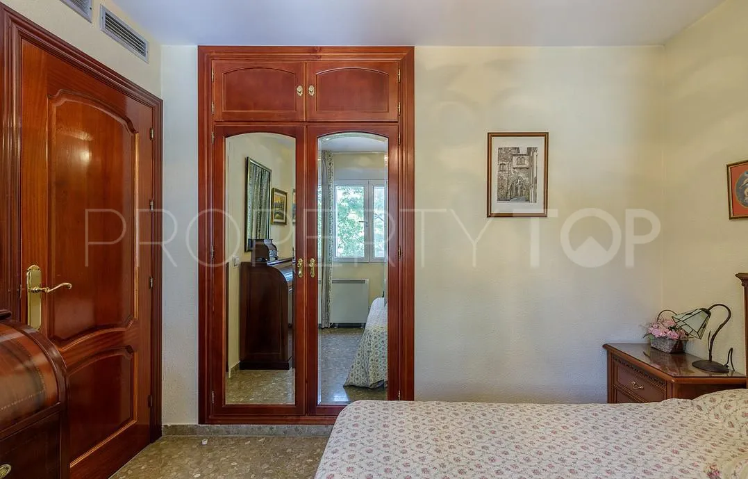 Pedregalejo, apartamento de 5 dormitorios en venta
