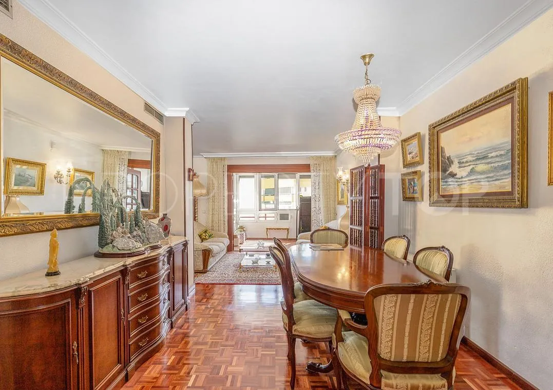Pedregalejo, apartamento de 5 dormitorios en venta