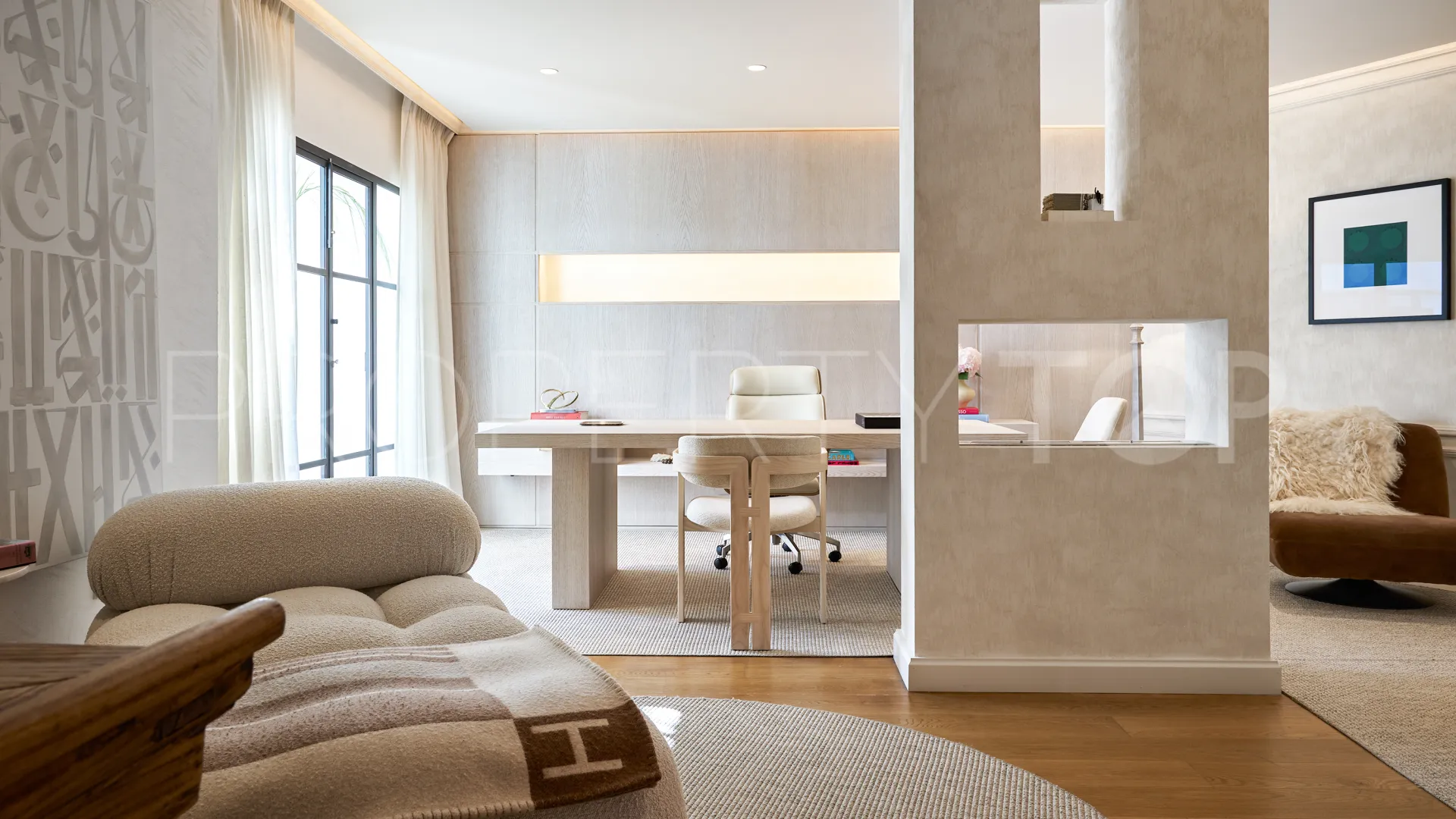 For sale Nueva Andalucia office with 6 bedrooms