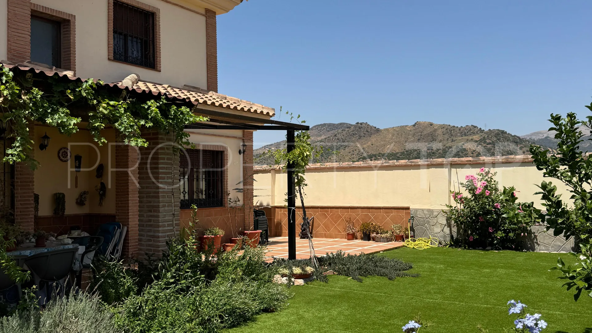 For sale Casabermeja house with 4 bedrooms