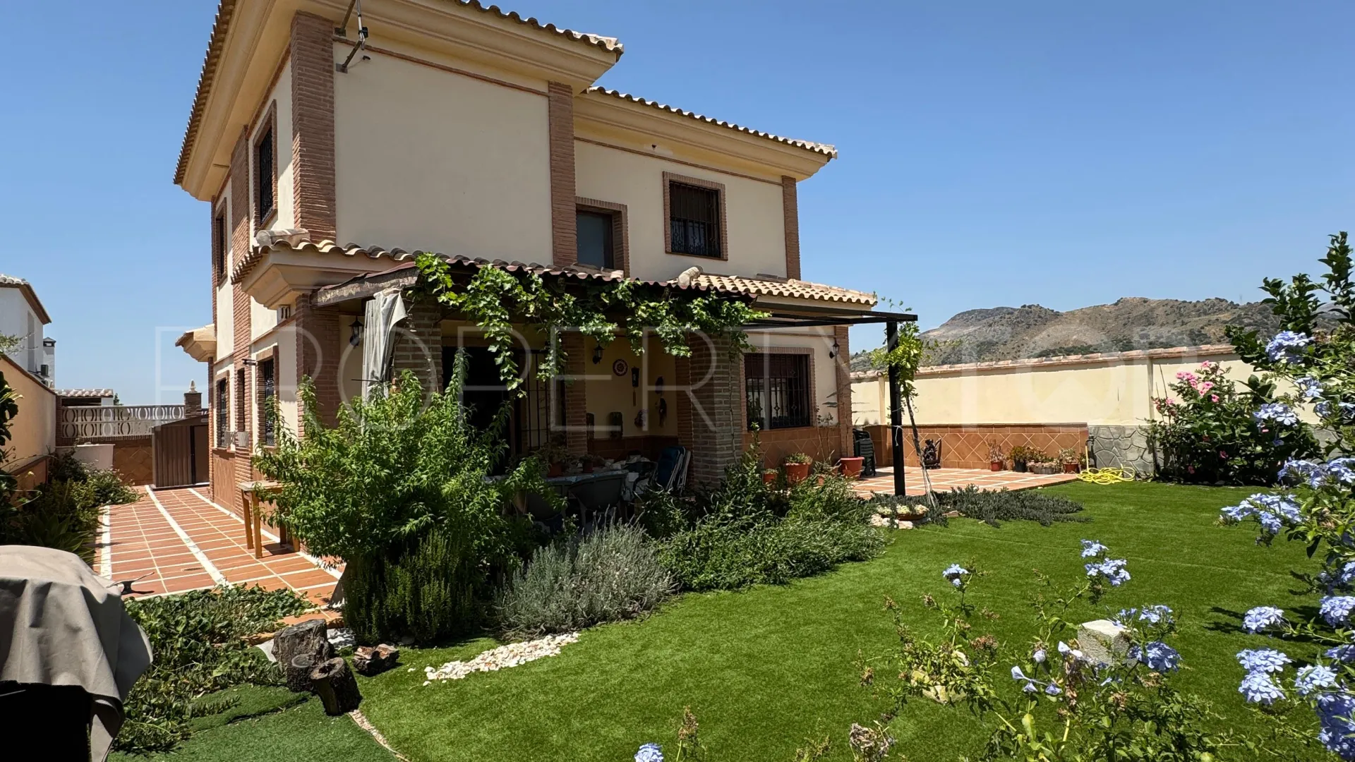 For sale Casabermeja house with 4 bedrooms