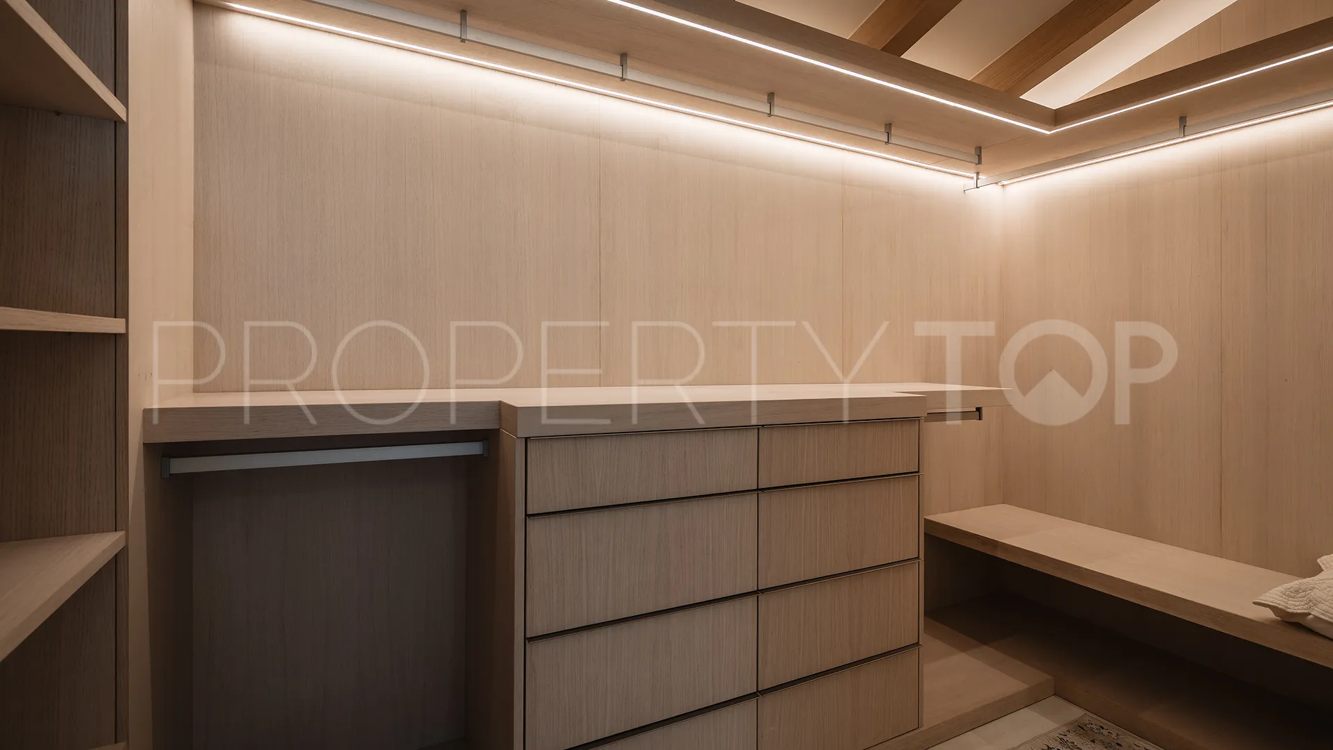 Villa for sale in Guadalmina Alta