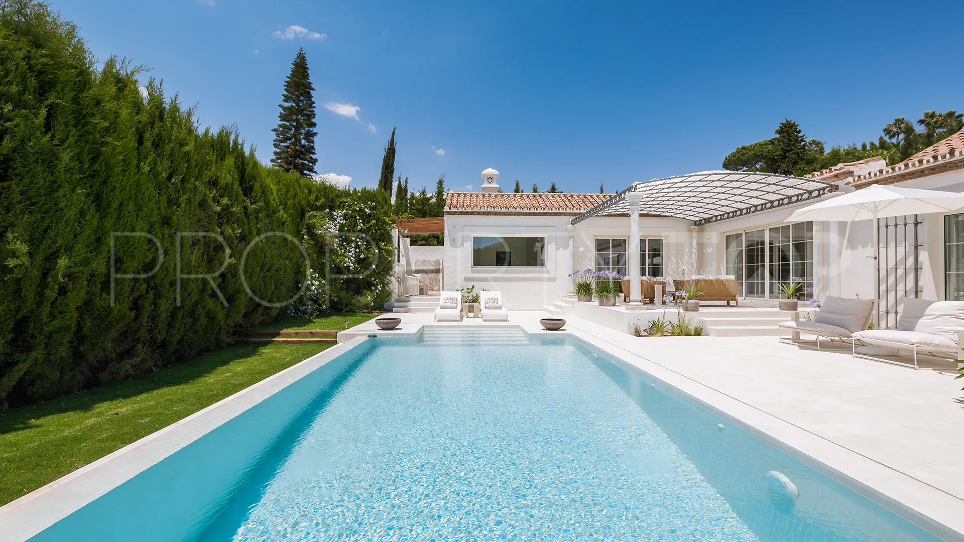 Villa for sale in Guadalmina Alta