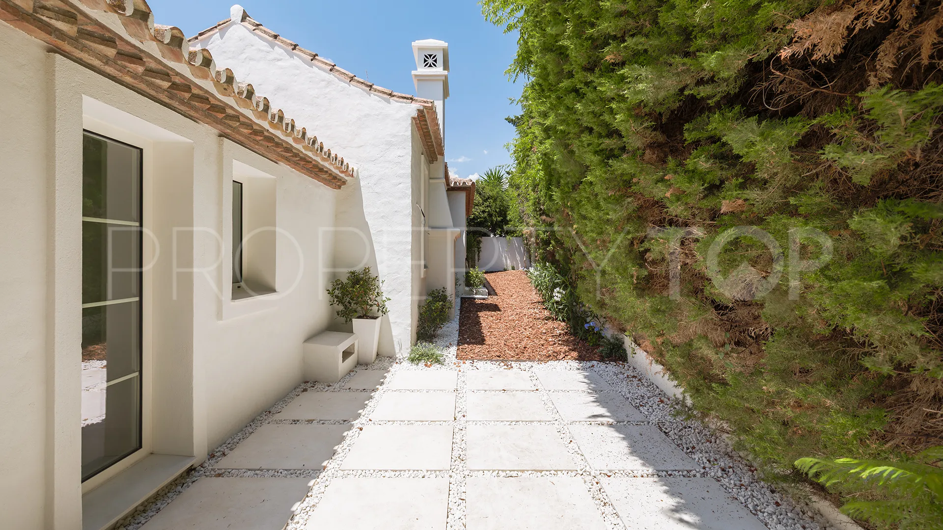 Villa for sale in Guadalmina Alta