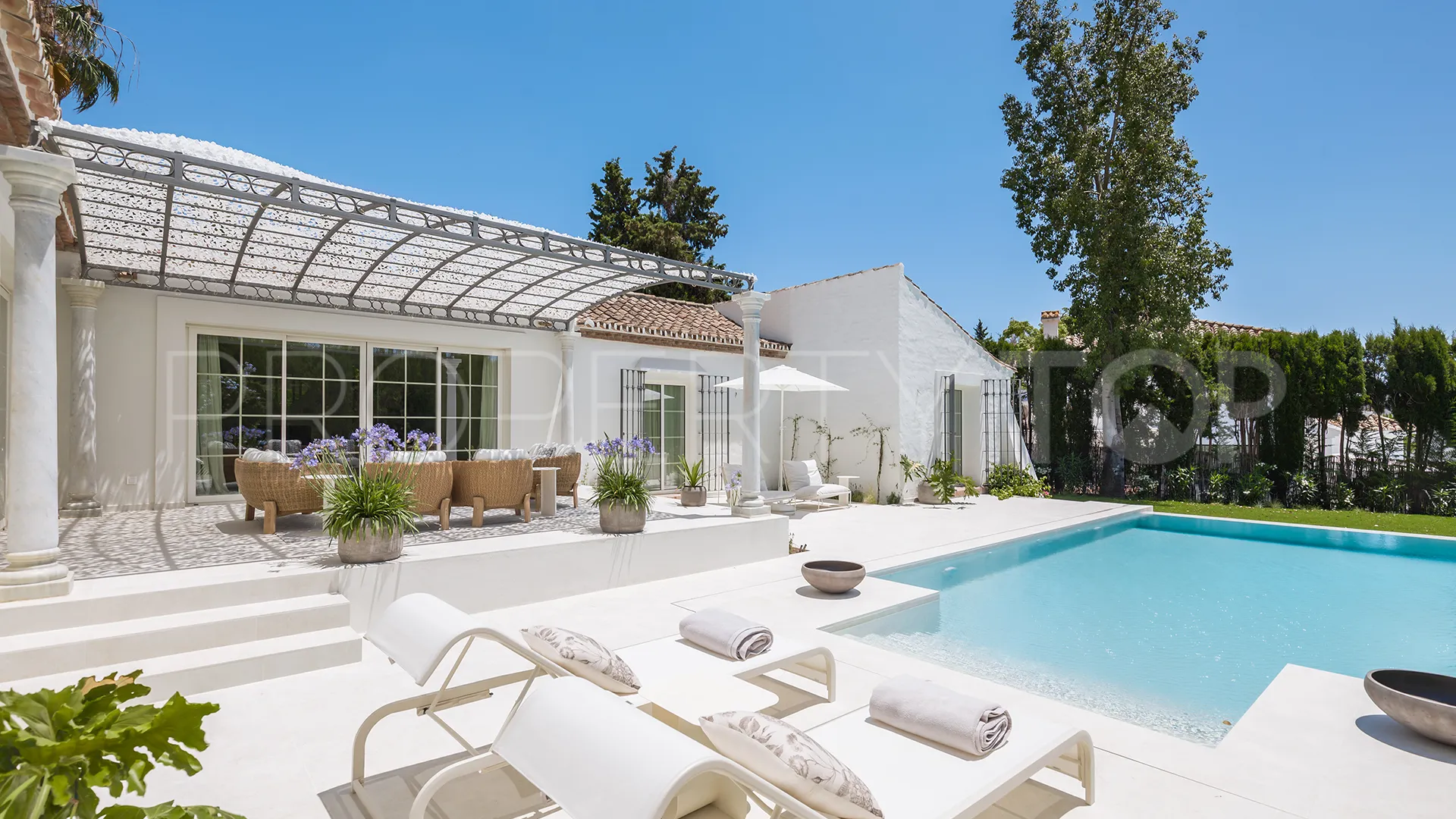 Villa for sale in Guadalmina Alta