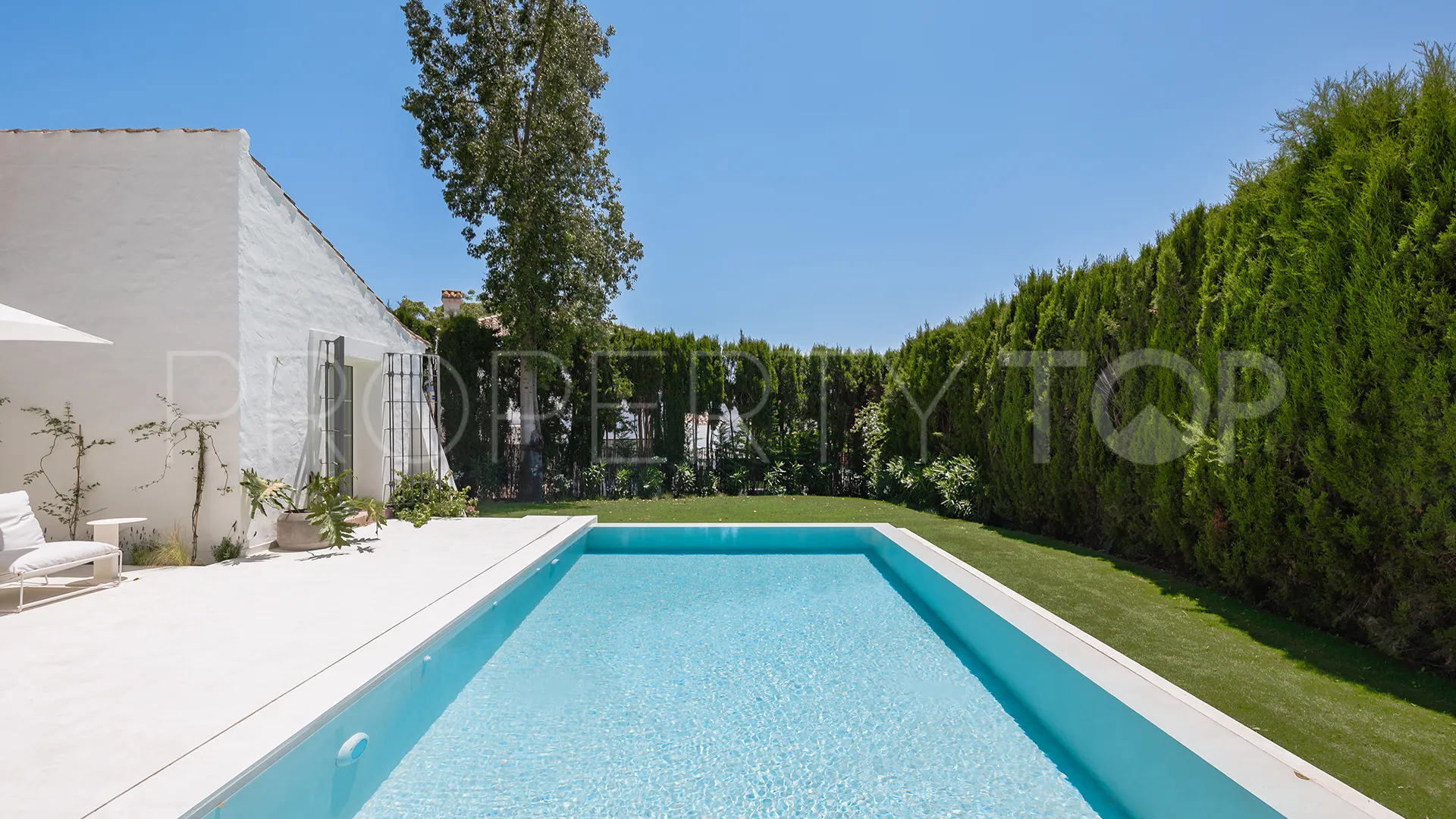 Villa for sale in Guadalmina Alta