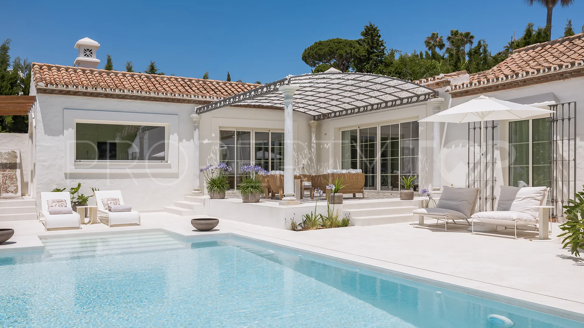 Villa for sale in Guadalmina Alta
