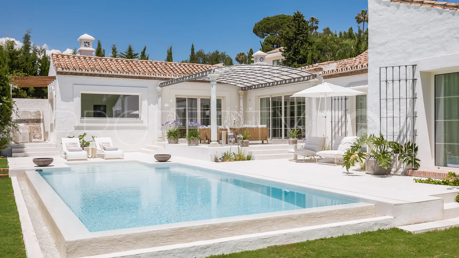Villa for sale in Guadalmina Alta