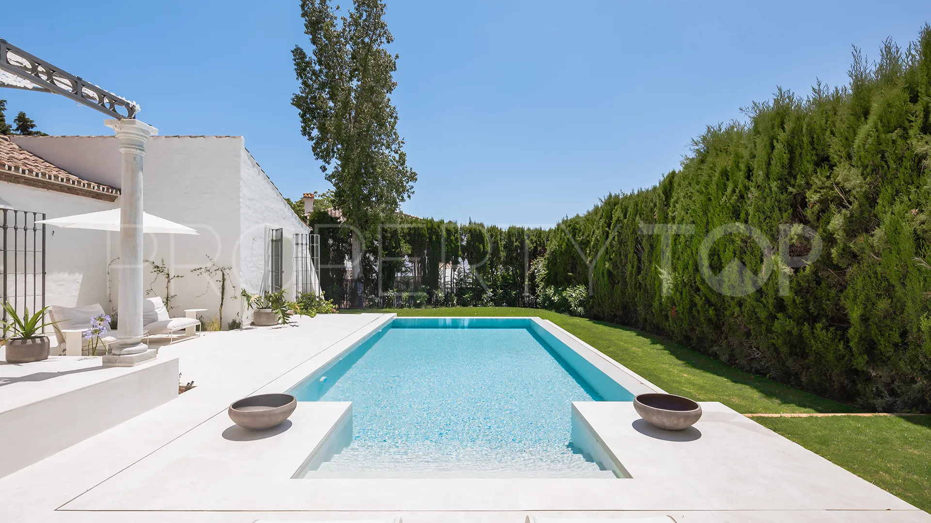 Villa for sale in Guadalmina Alta