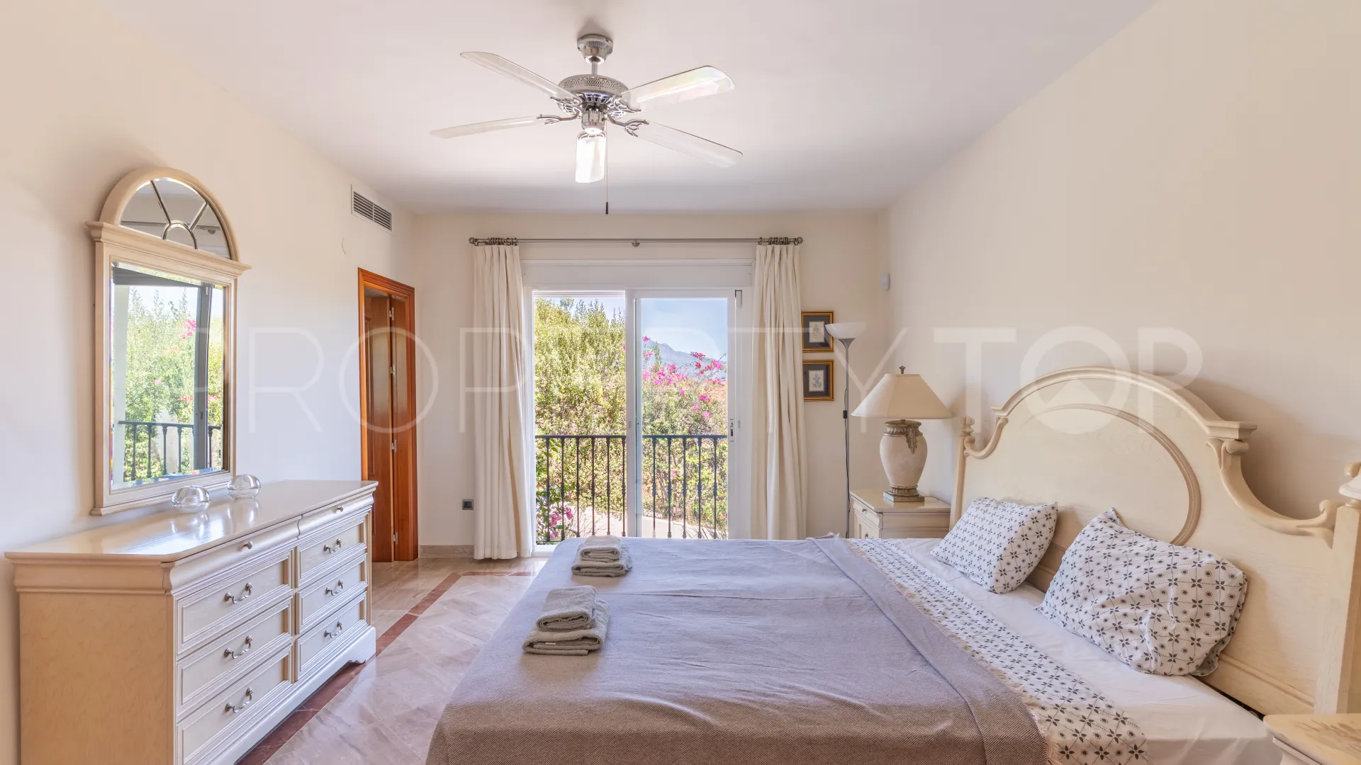 5 bedrooms Puerto del Almendro villa for sale