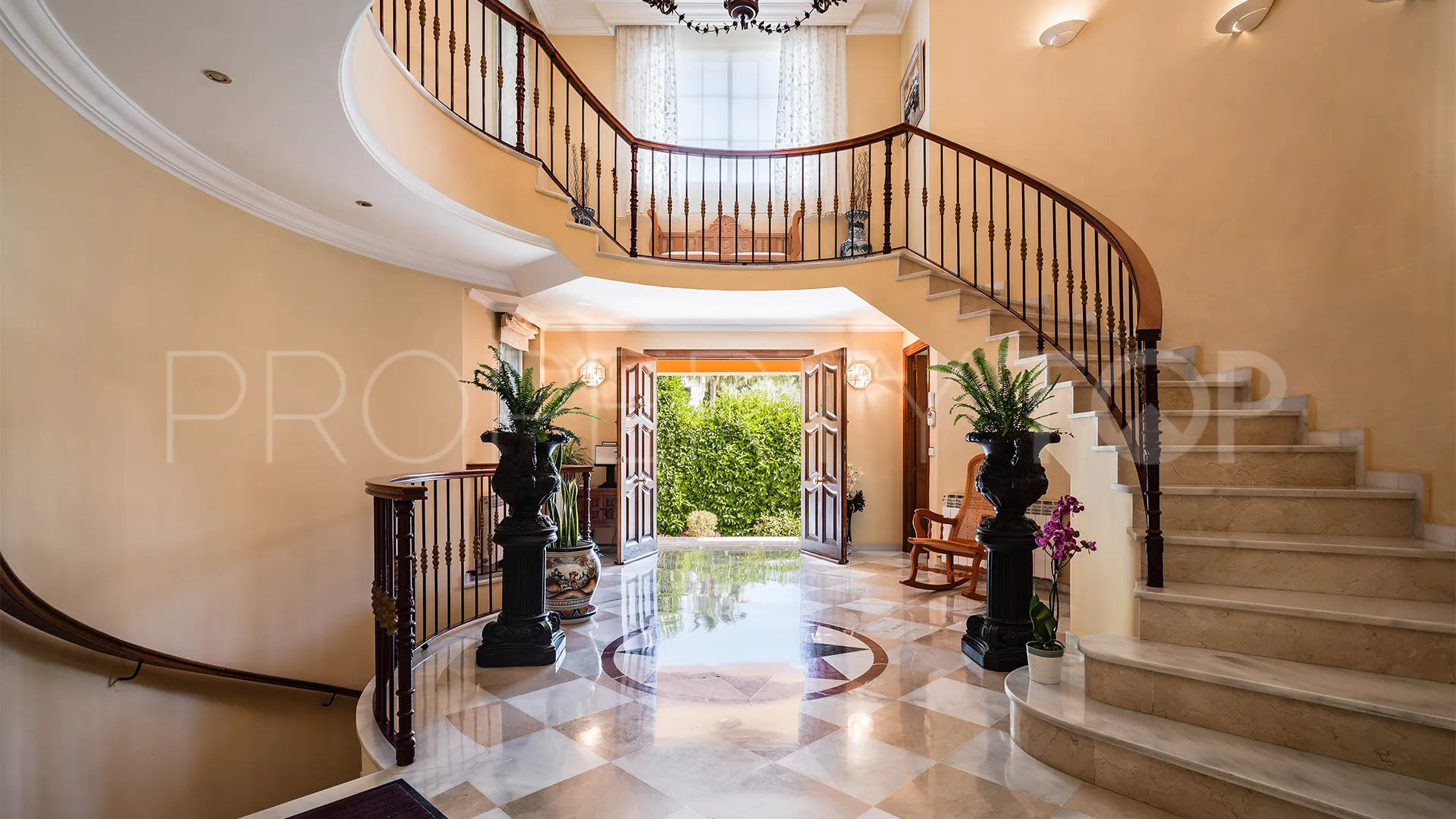 Se vende villa en Atalaya de Rio Verde con 5 dormitorios