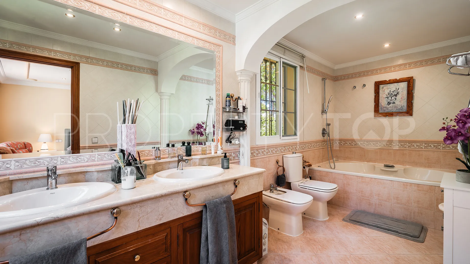Se vende villa en Atalaya de Rio Verde con 5 dormitorios