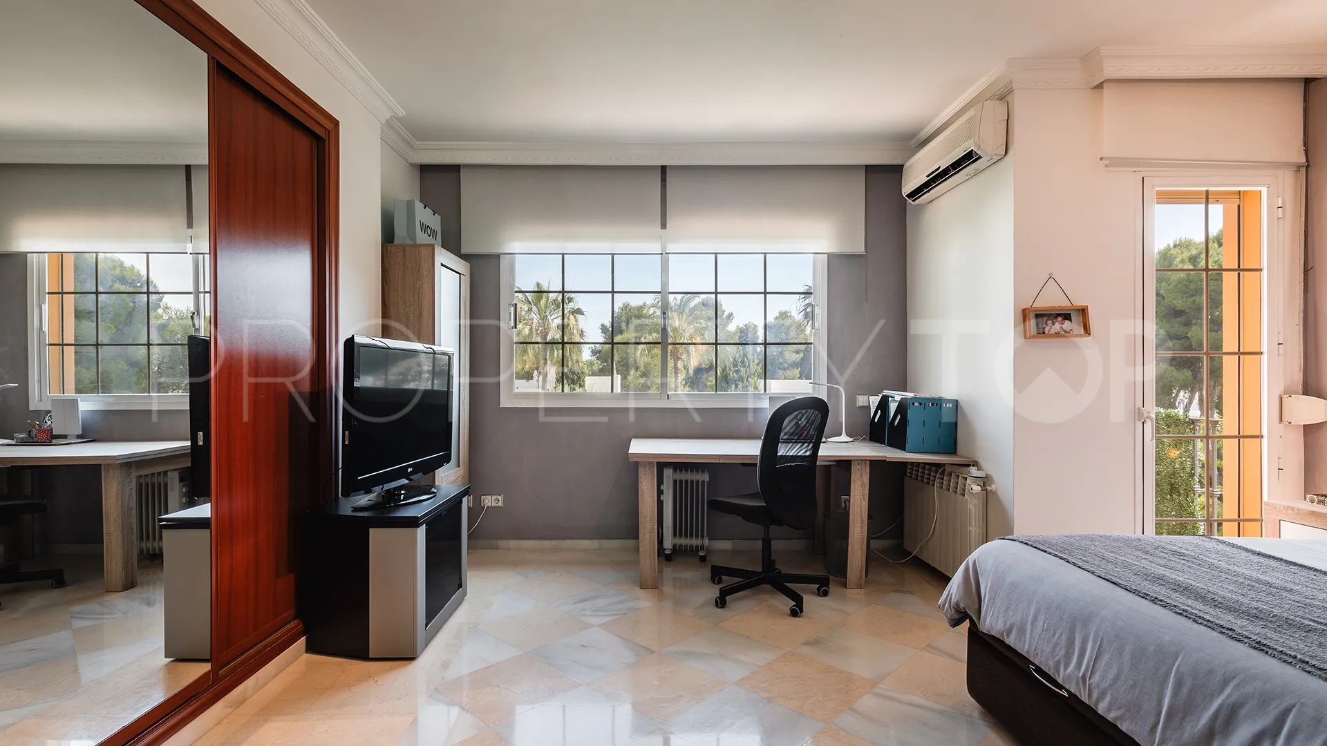 Se vende villa en Atalaya de Rio Verde con 5 dormitorios