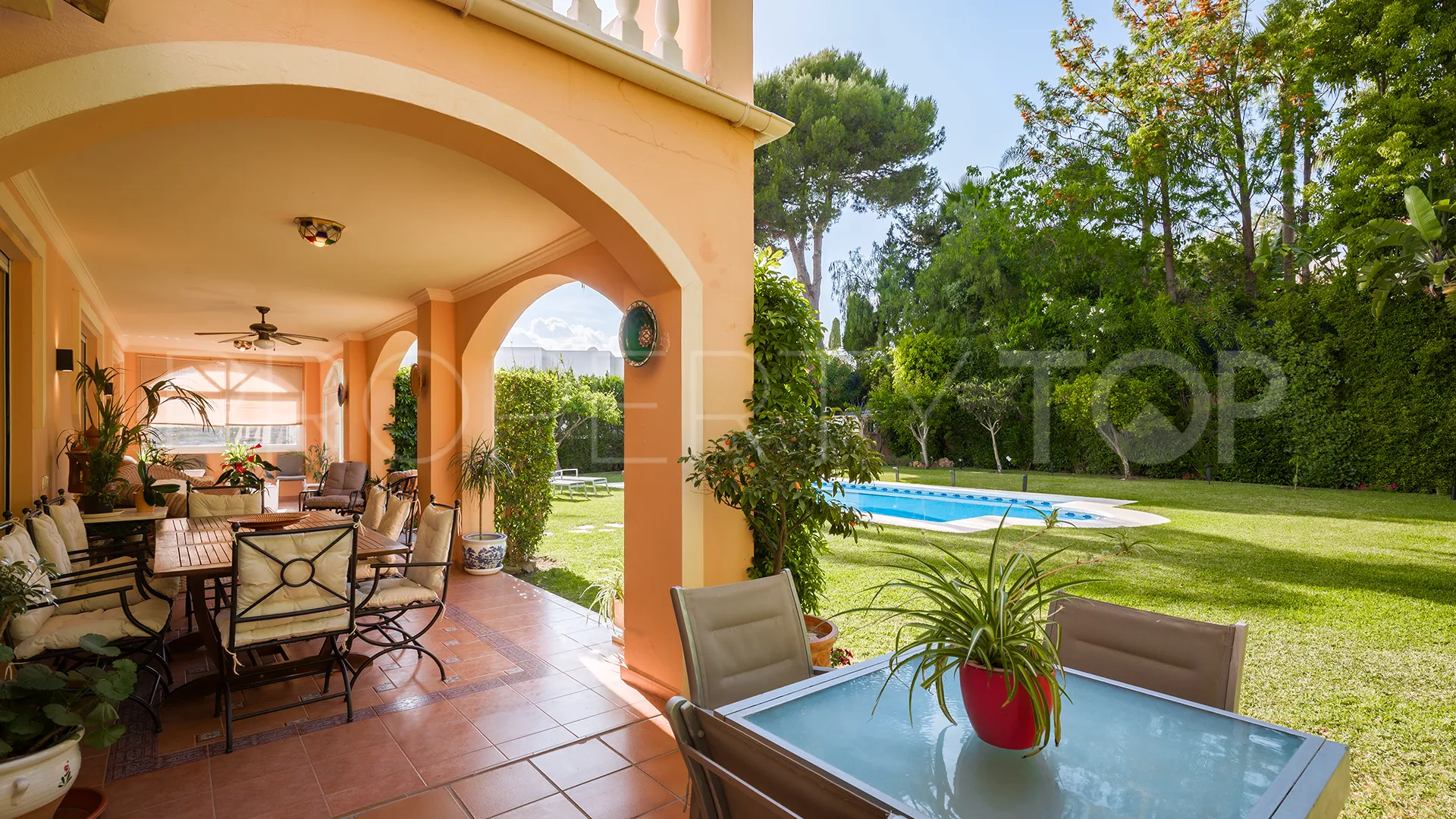 Se vende villa en Atalaya de Rio Verde con 5 dormitorios
