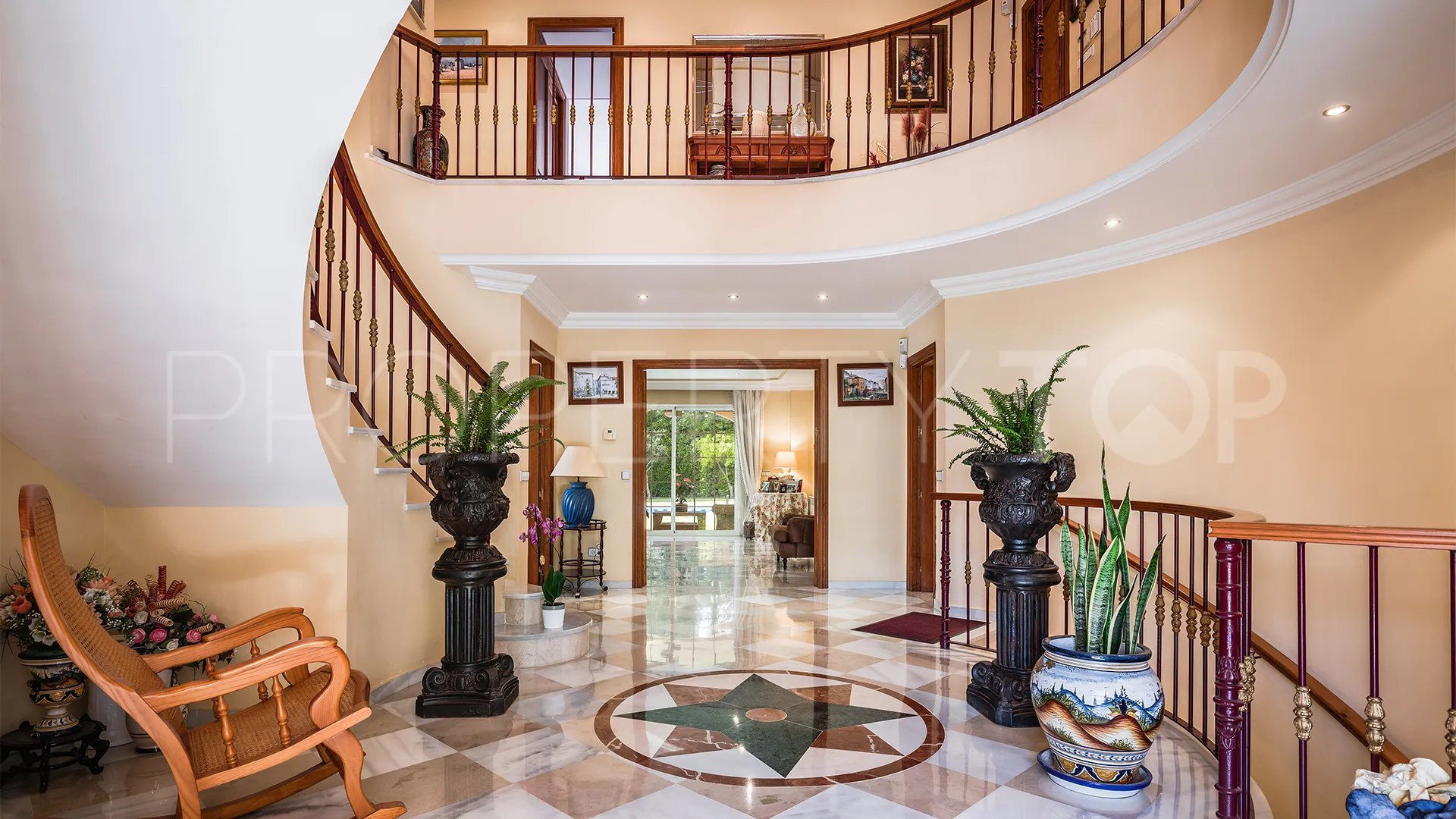 Se vende villa en Atalaya de Rio Verde con 5 dormitorios