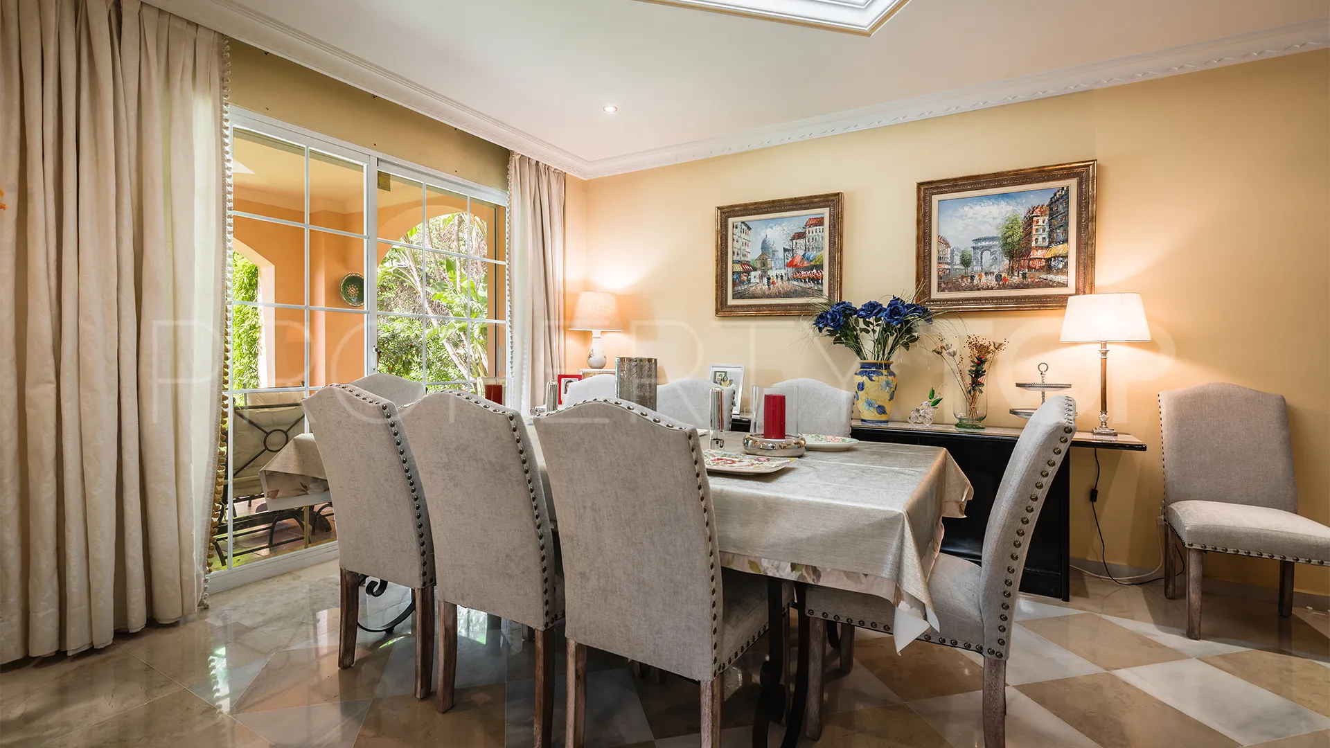 Se vende villa en Atalaya de Rio Verde con 5 dormitorios