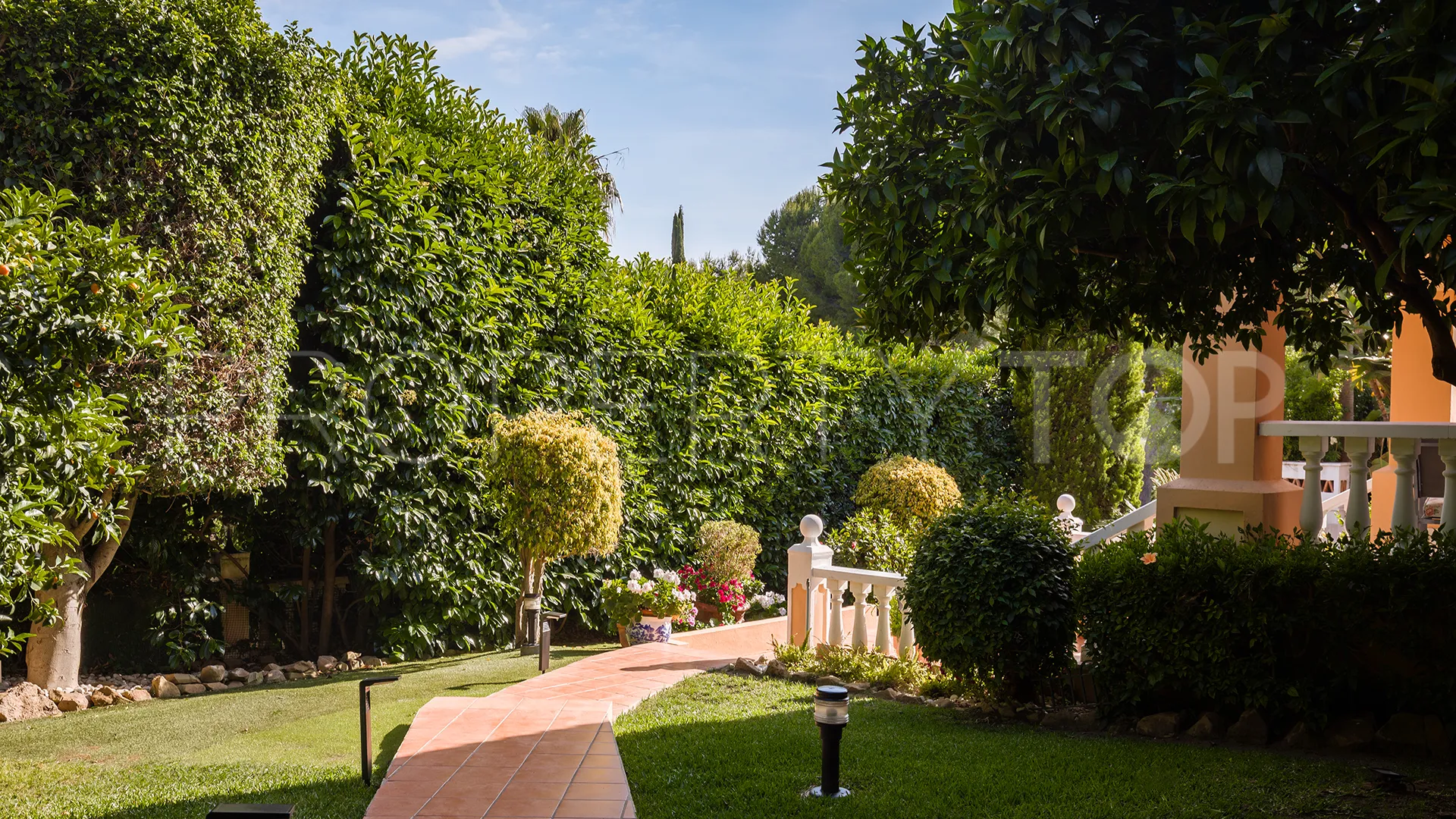 Se vende villa en Atalaya de Rio Verde con 5 dormitorios
