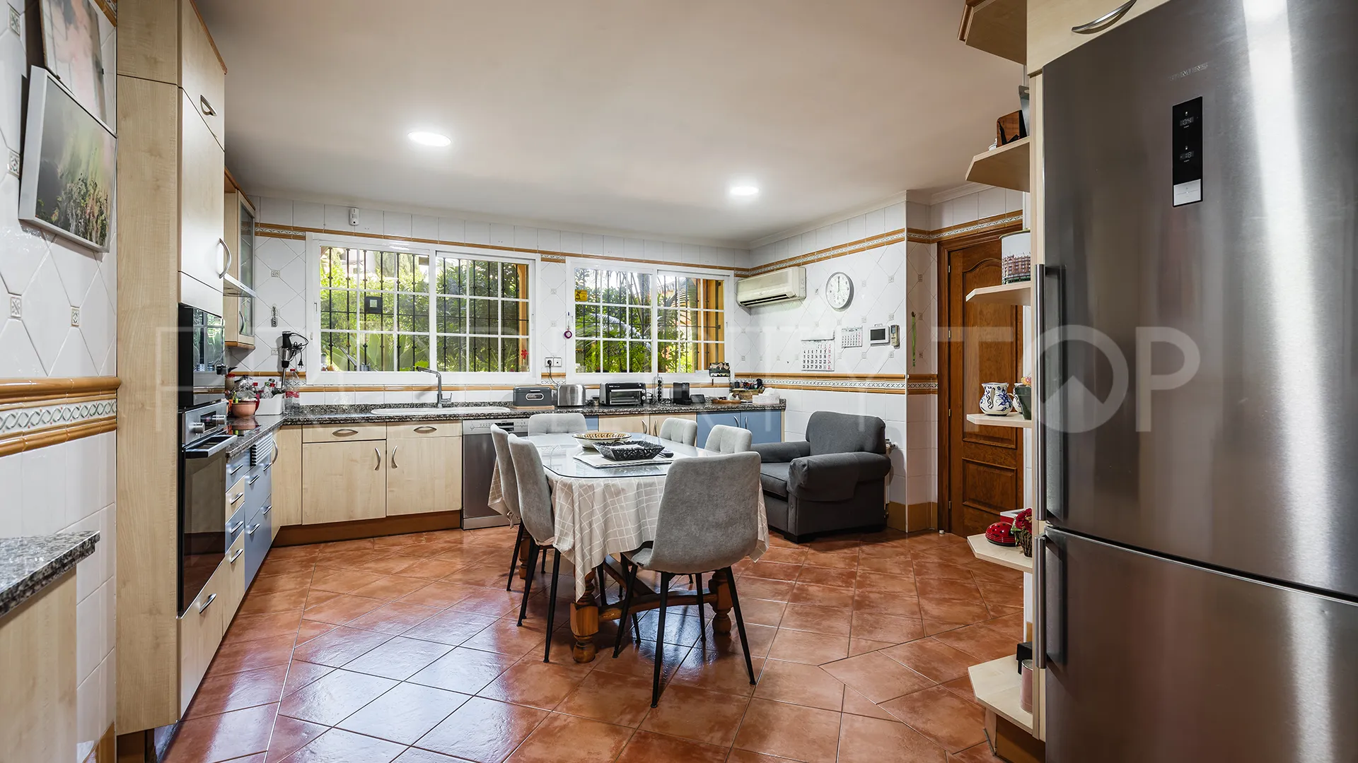 Se vende villa en Atalaya de Rio Verde con 5 dormitorios