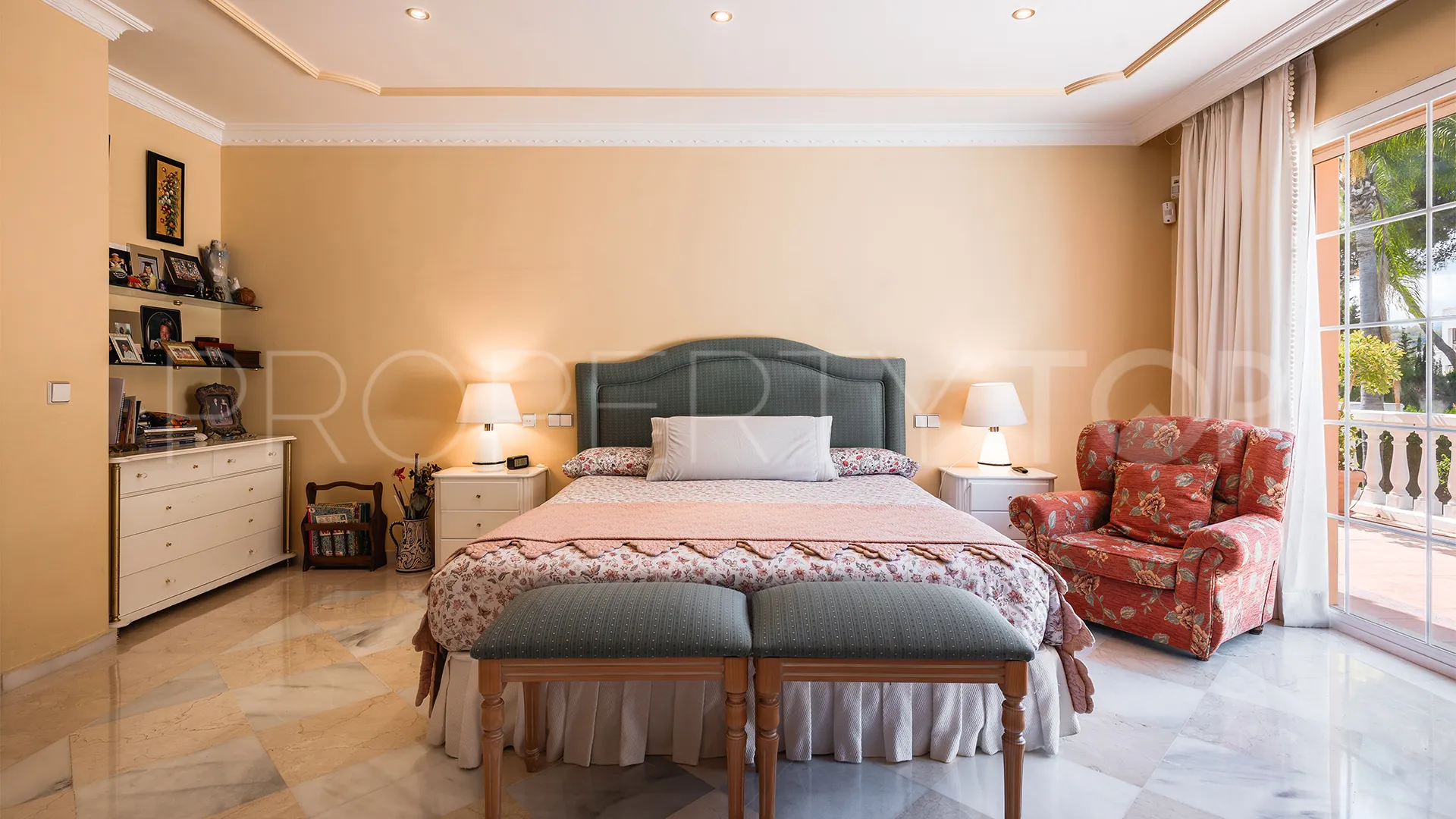 Se vende villa en Atalaya de Rio Verde con 5 dormitorios