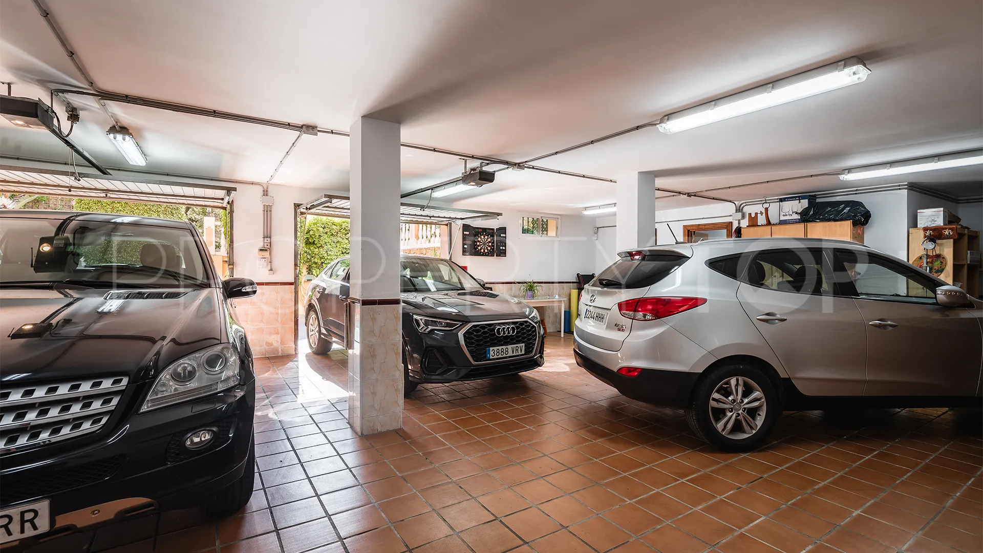 Se vende villa en Atalaya de Rio Verde con 5 dormitorios