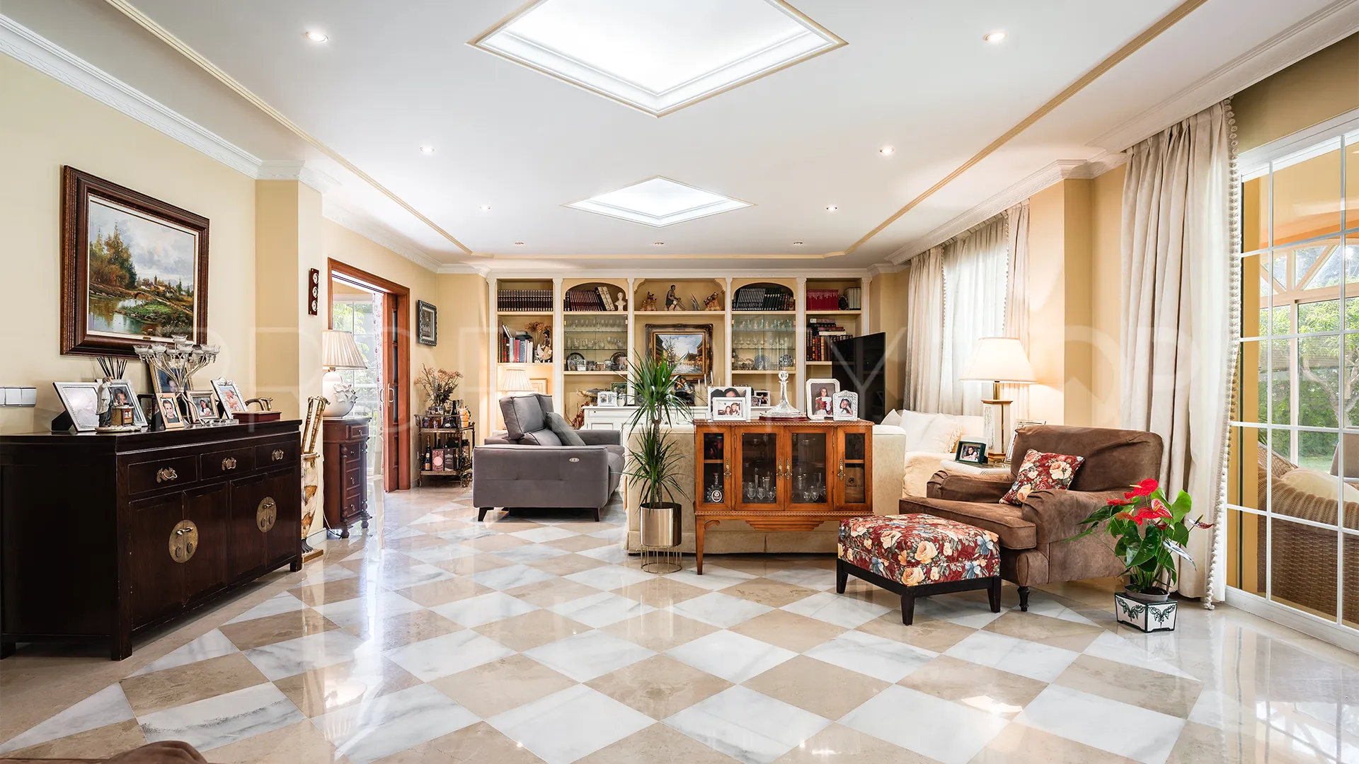 Se vende villa en Atalaya de Rio Verde con 5 dormitorios