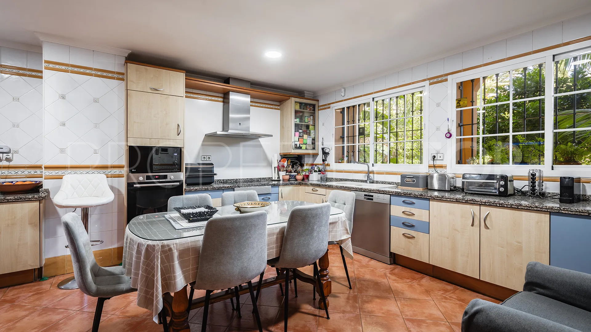 Se vende villa en Atalaya de Rio Verde con 5 dormitorios
