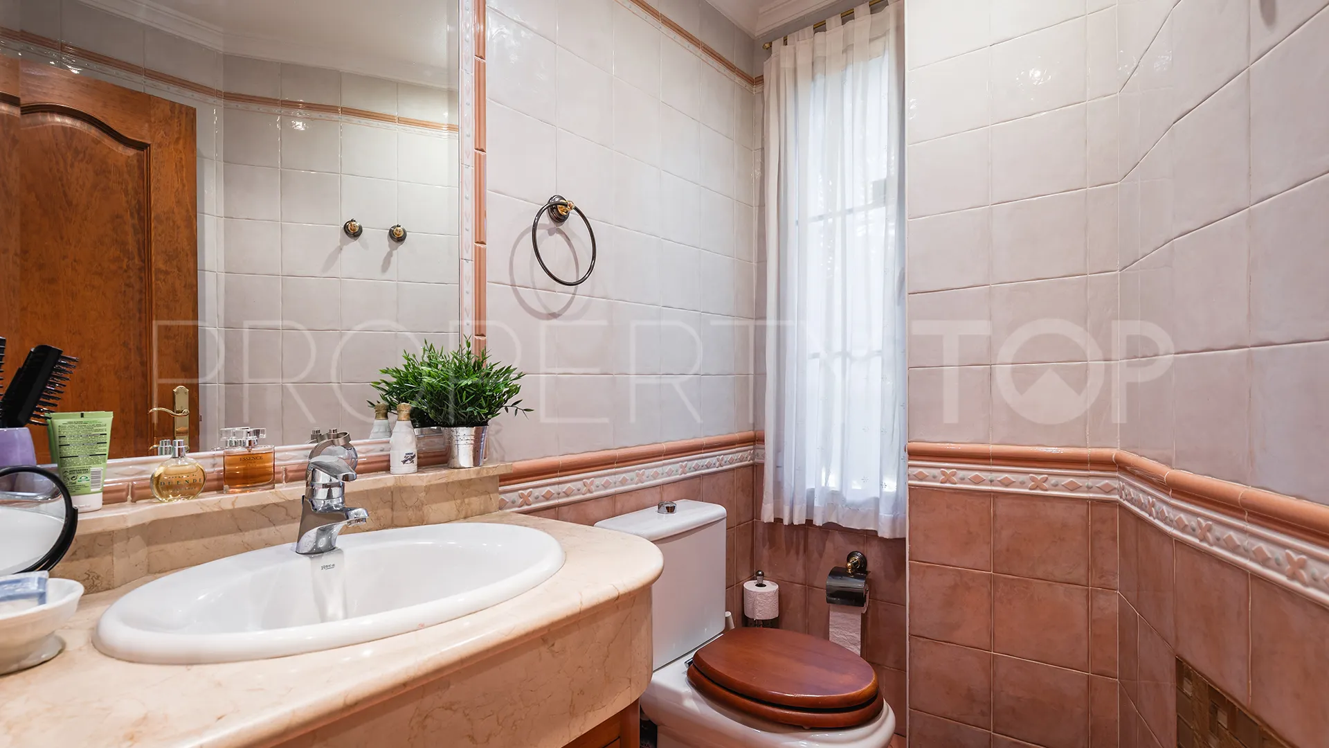 Se vende villa en Atalaya de Rio Verde con 5 dormitorios