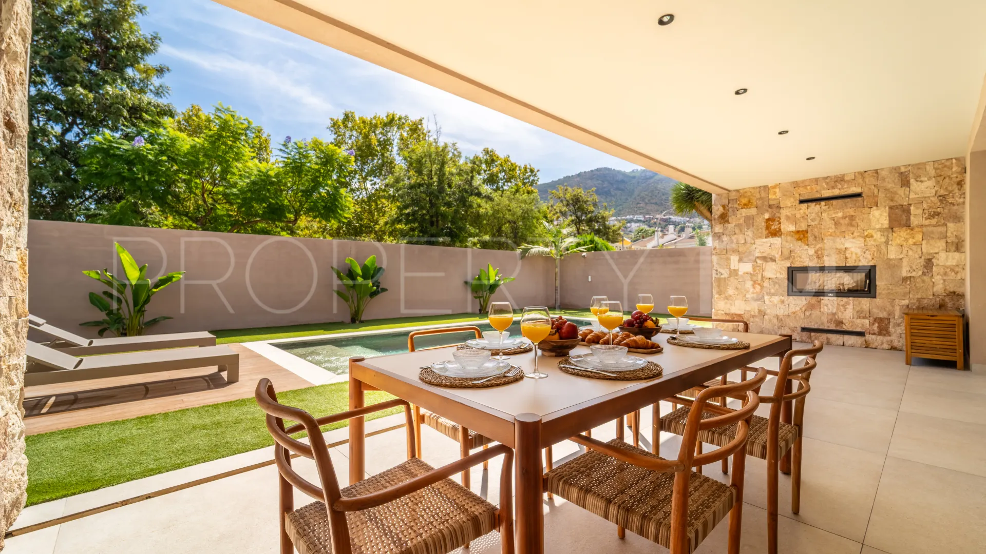 Villa for sale in Churriana
