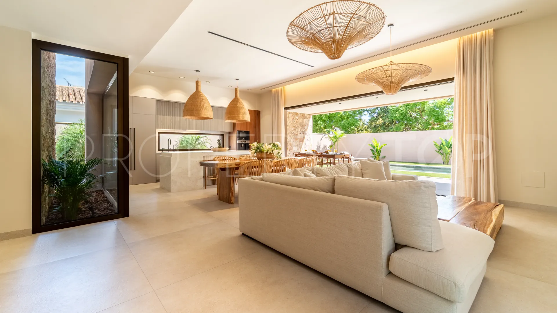 Villa for sale in Churriana